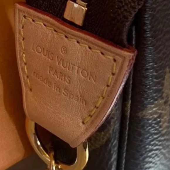 Louis Vuitton Mini Pochette - Picture 3 of 6